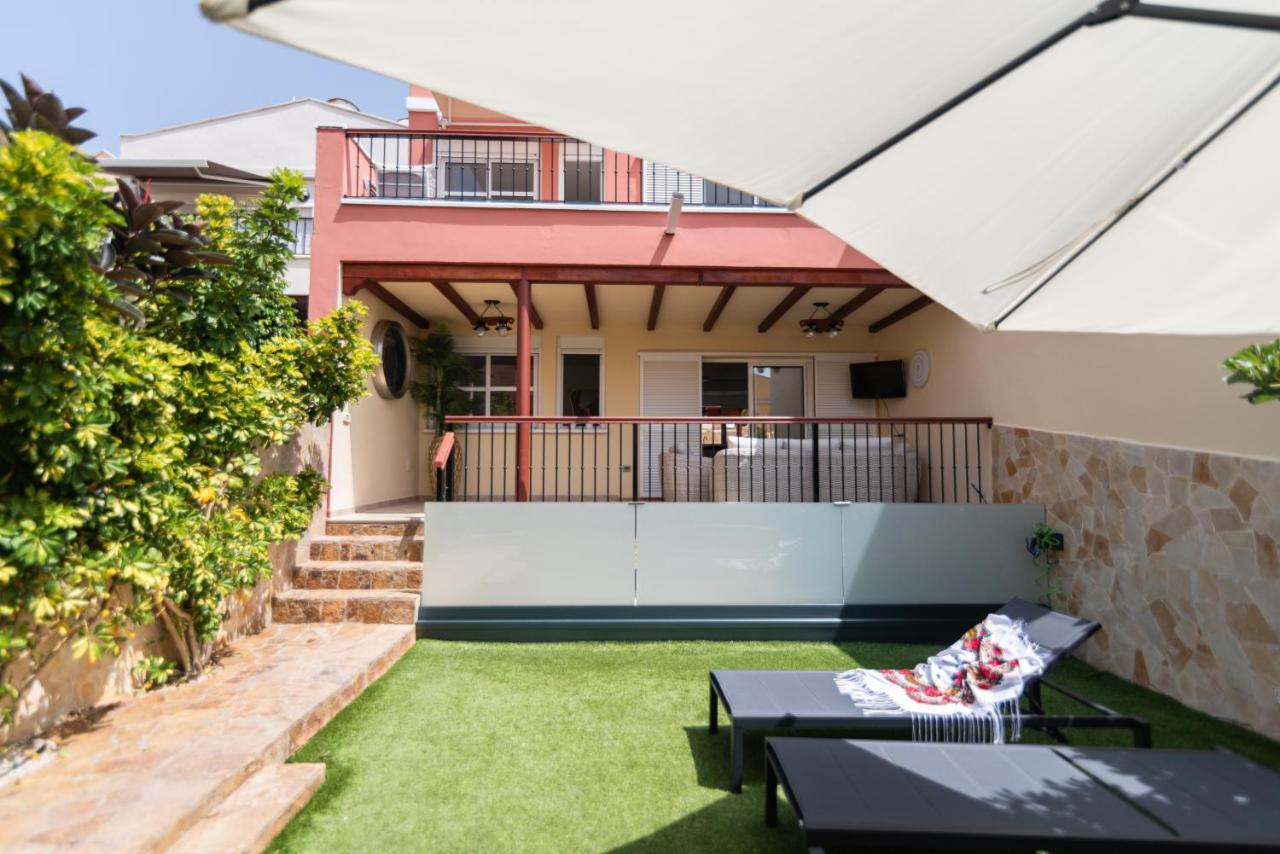 Comfortable 4-Bedroom Villa With Private Gardens Costa Adeje  Exterior foto
