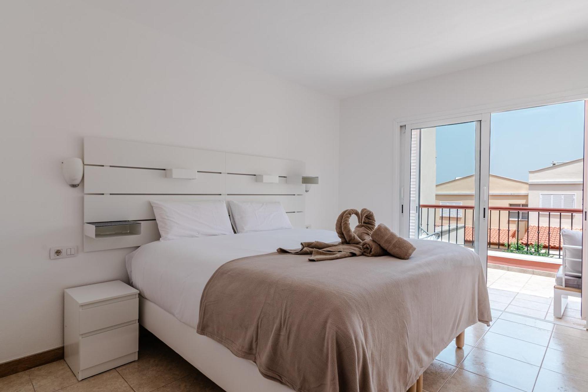 Comfortable 4-Bedroom Villa With Private Gardens Costa Adeje  Exterior foto