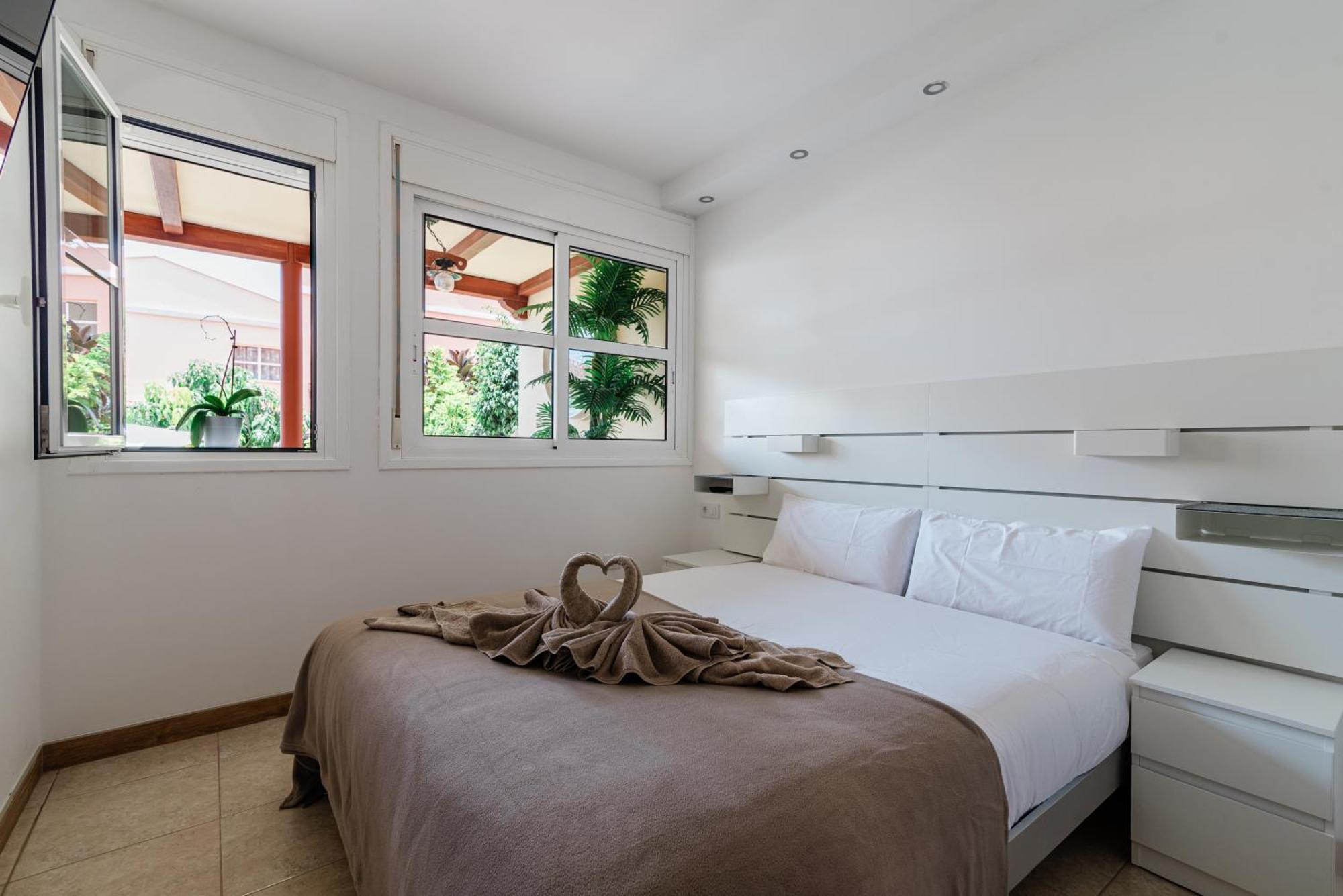 Comfortable 4-Bedroom Villa With Private Gardens Costa Adeje  Exterior foto